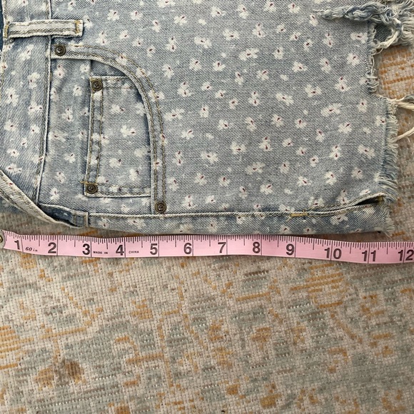 Free People, mini shorts, cute little white flower pattern, distressed - Picture 8 of 8